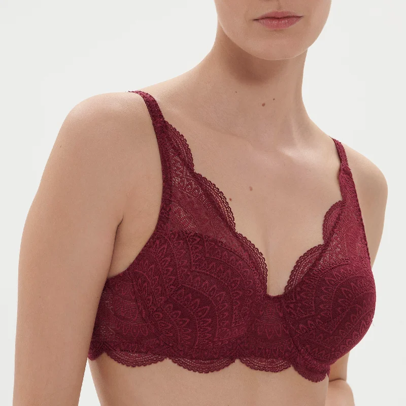 seamless bra with moisture-wicking fabricKarma Full Cup Bra - Rouge Spinell