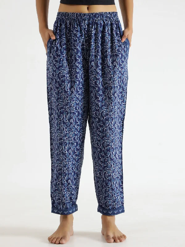 women's pajamas designed for those who believe in sweet dreams and cozy nights.Indigo  Printed Pure Cotton Lounge Pants